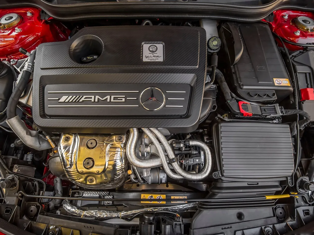 Mercedes-Benz CLA45 AMG (2014) – motor
