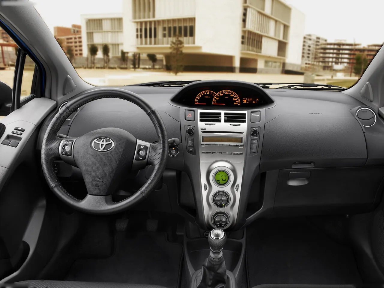 Toyota Yaris (2010) - Interior