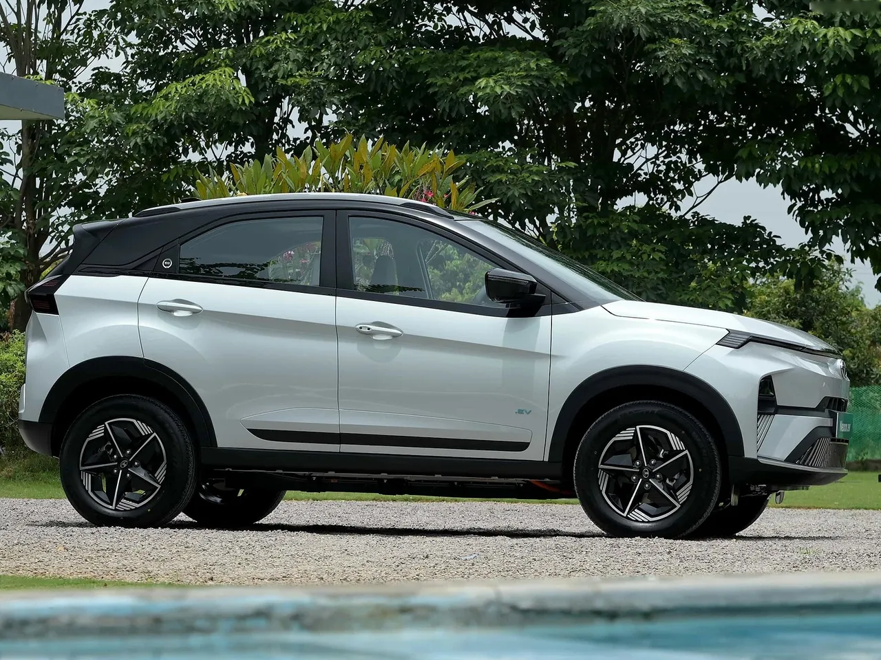 Tata Nexon.ev (2024) – boční profil