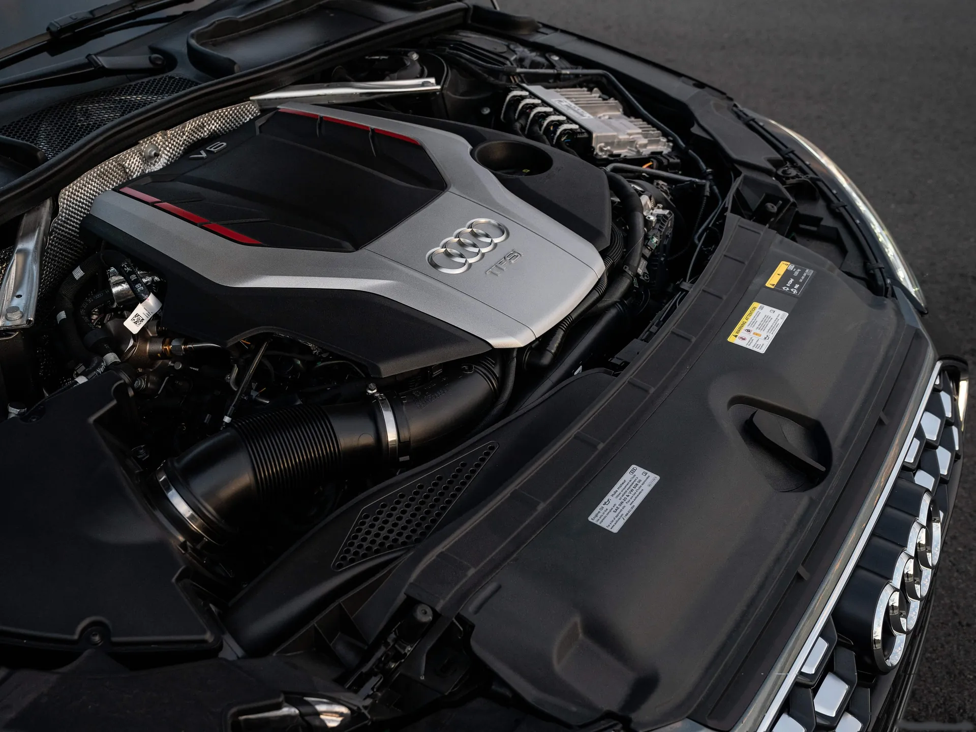 Audi S5 Sportback [US] (2020) – motorový prostor