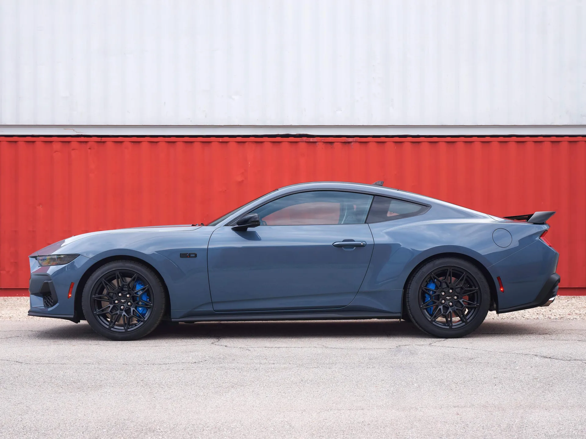 Ford Mustang GT (2024) – boční profil