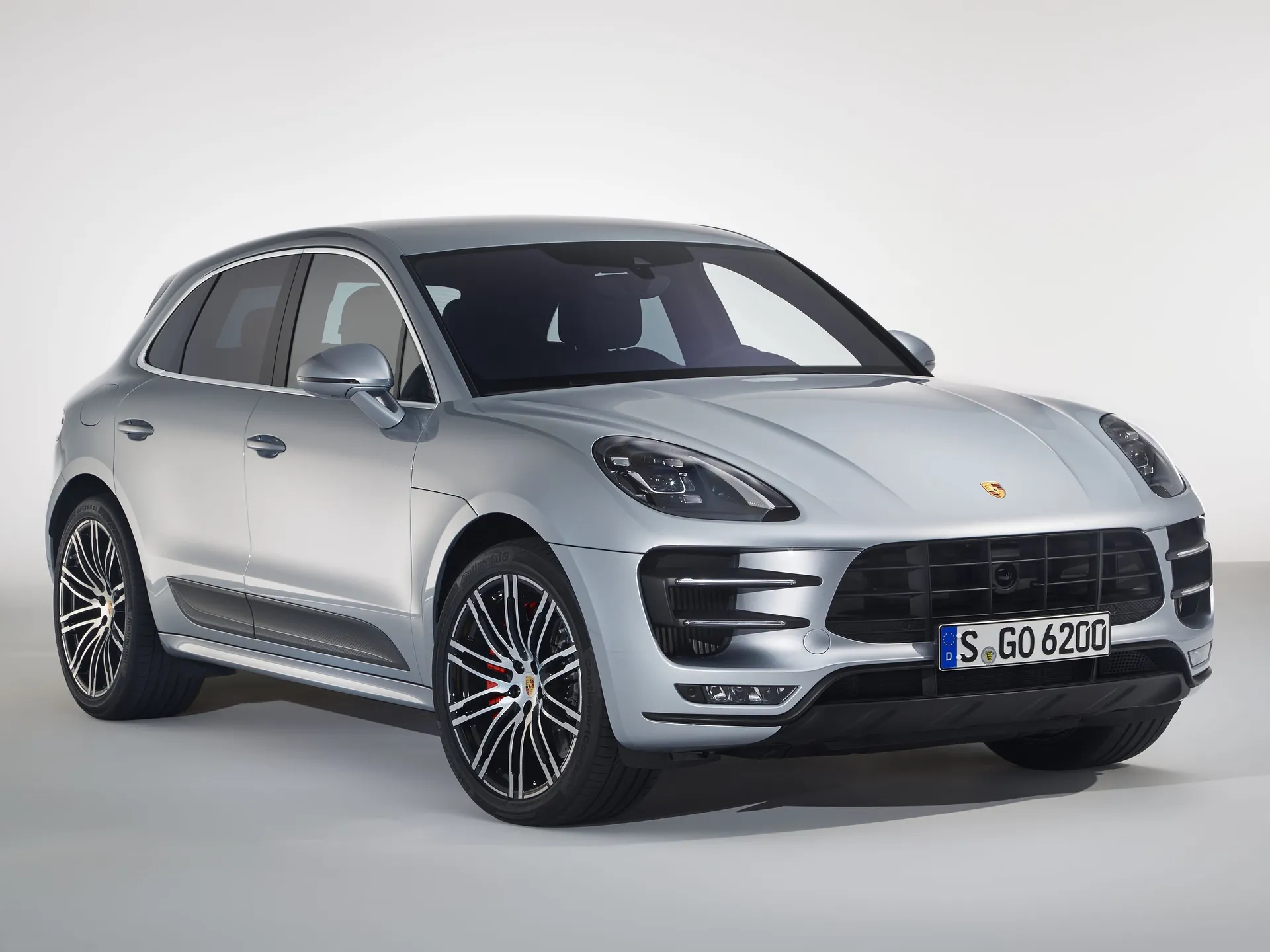 Porsche Macan Turbo with Performance Package (2017)