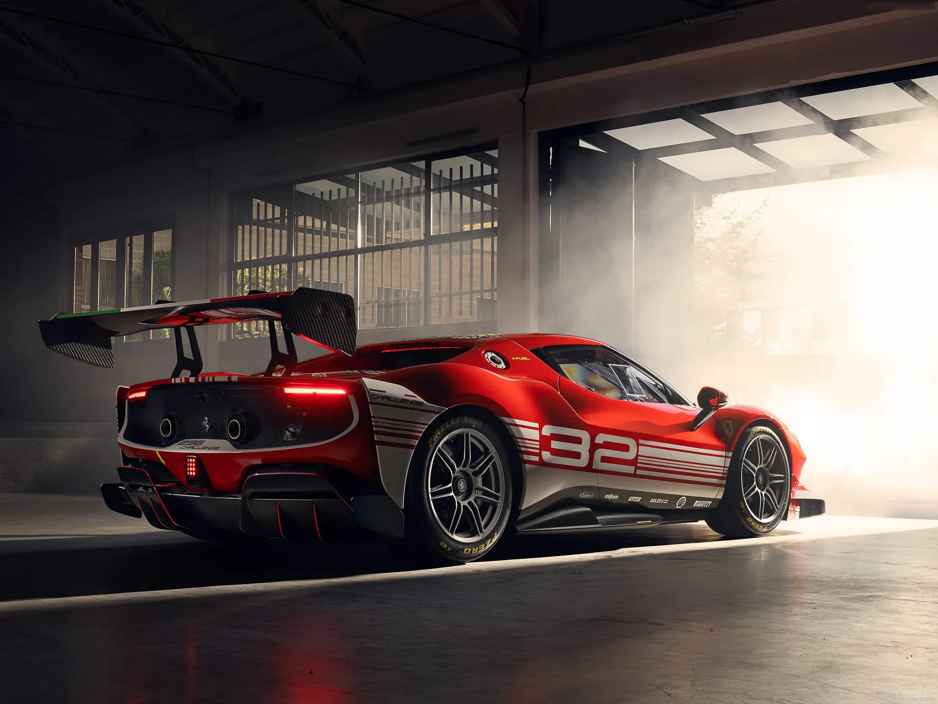 Ferrari 296 Challenge (2024) – zadní tříčtvrteční pohled