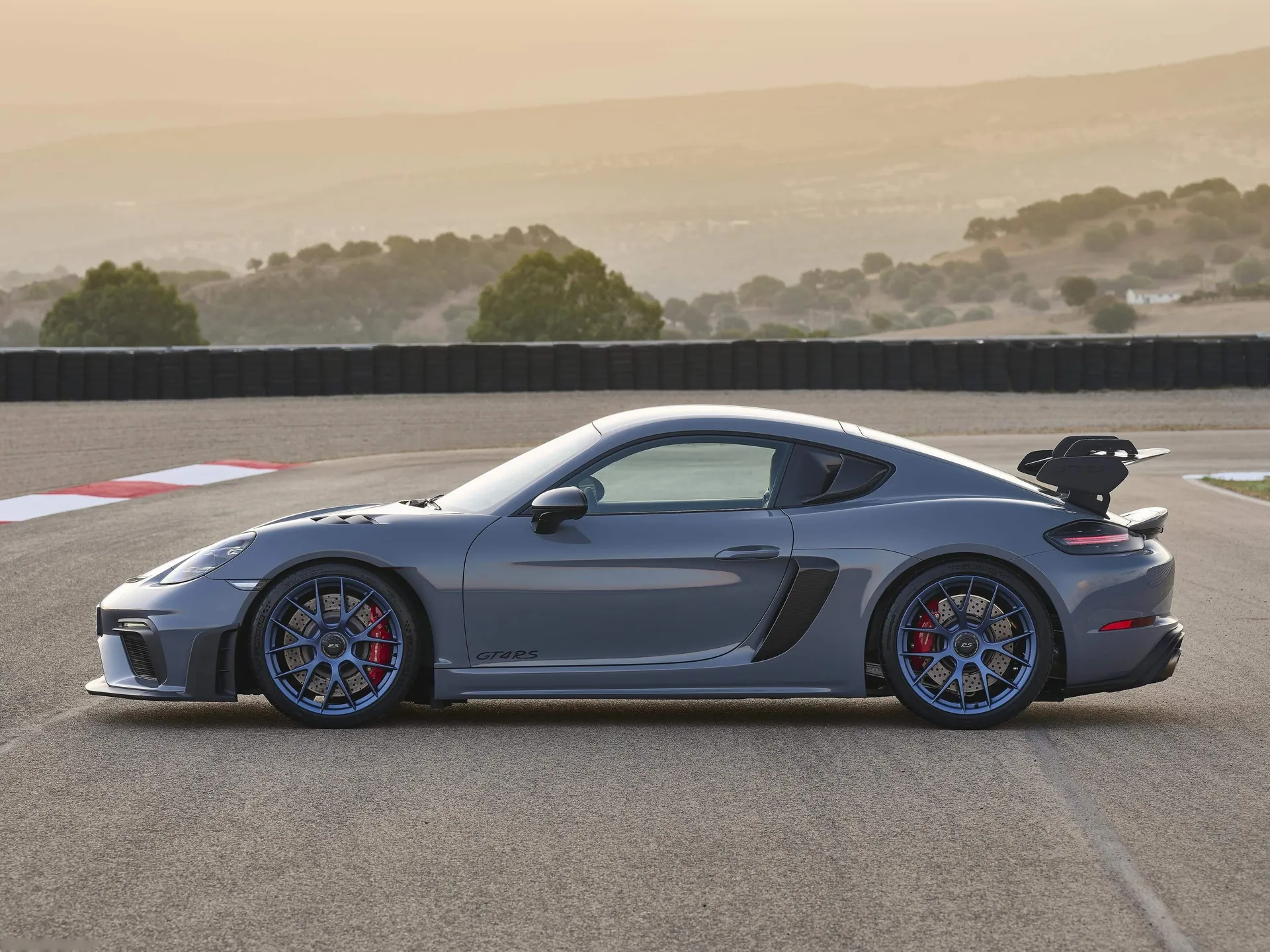 Porsche 718 Cayman GT4 RS (2022) - Side Profile