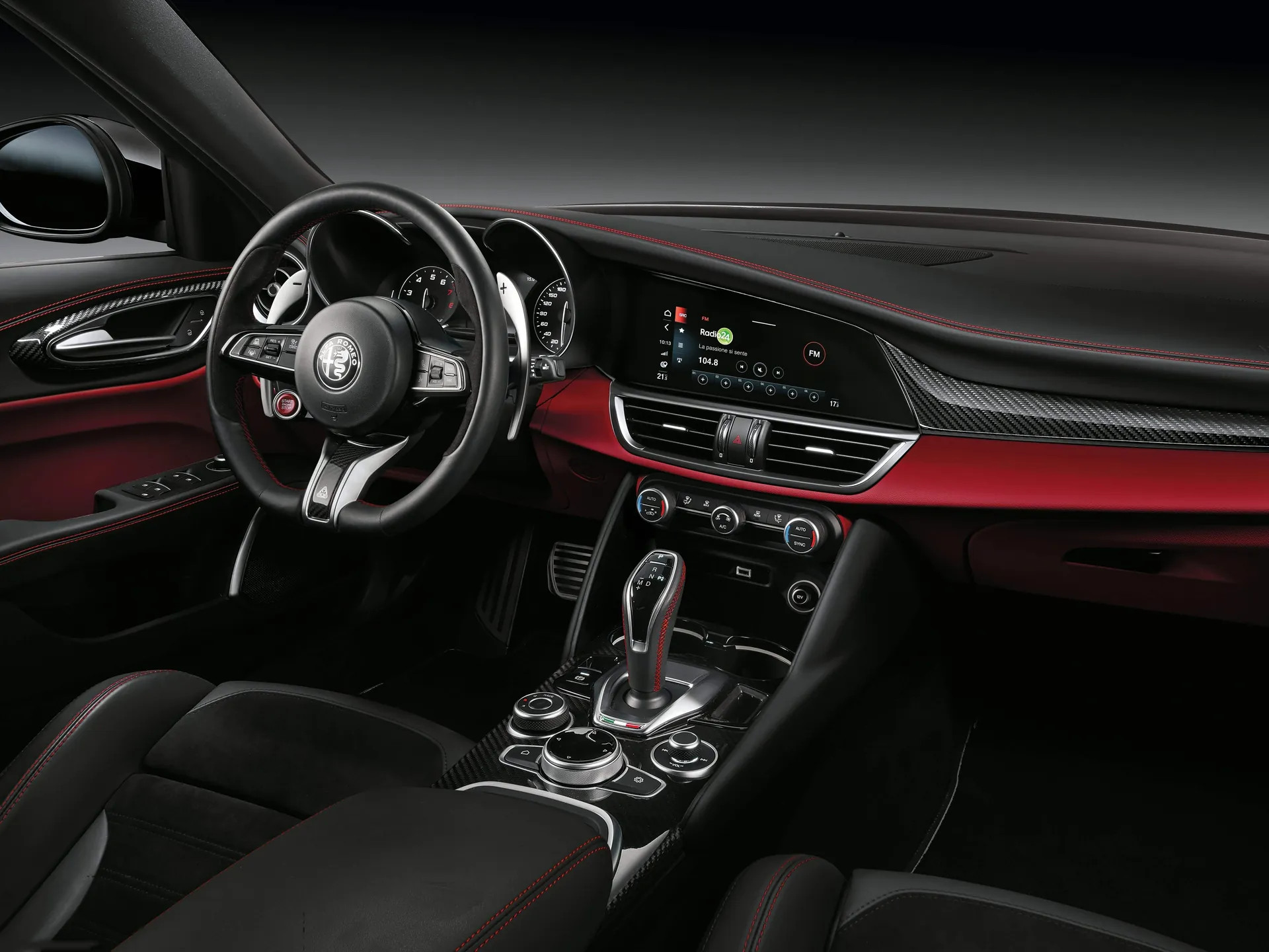 Alfa Romeo Giulia Quadrifoglio (2020) – interiér