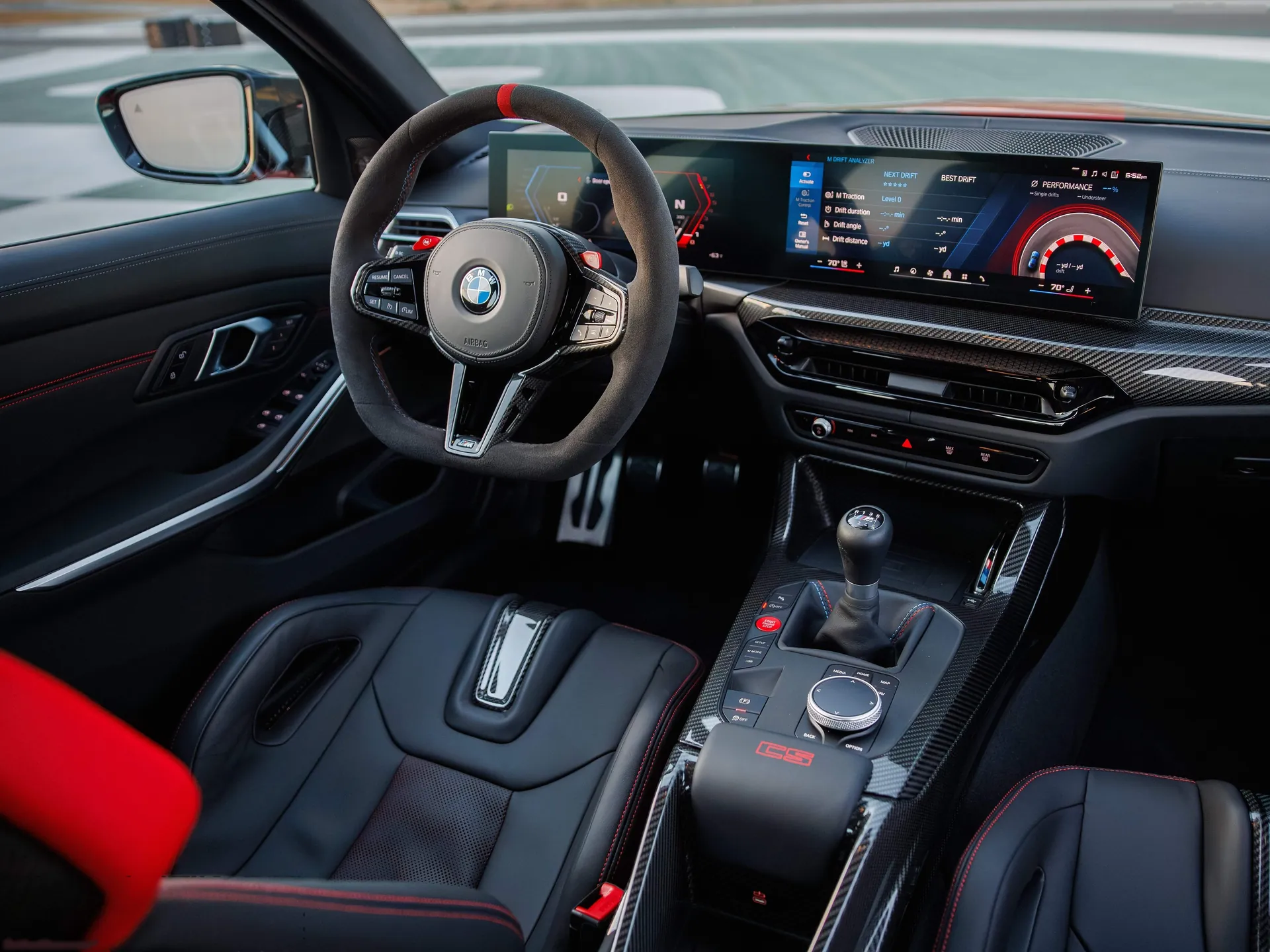 BMW M3 CS Handschalter (2027) – interiér