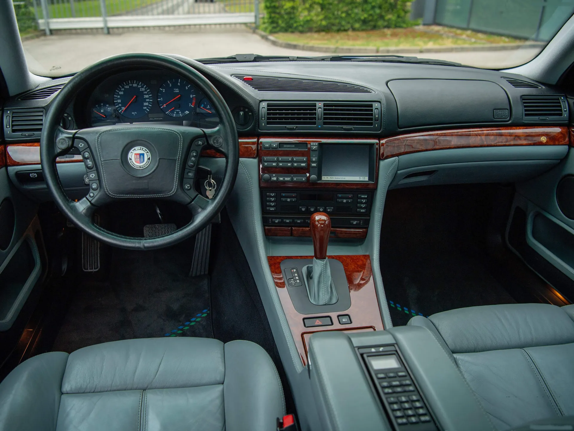 Alpina BMW B12 6.0 E38 (2000) – interiér