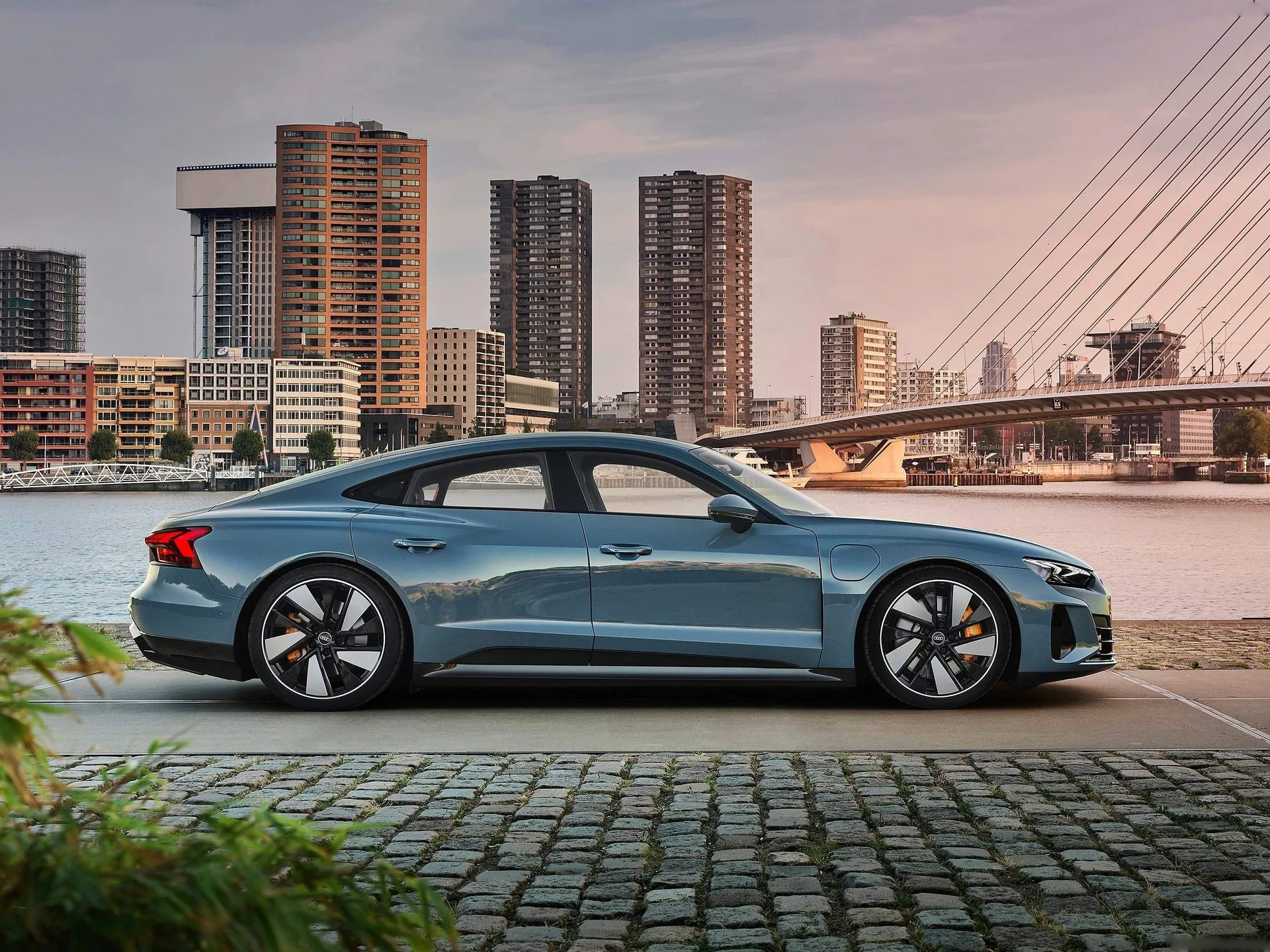Audi e-tron GT quattro (2022) - Side Profile