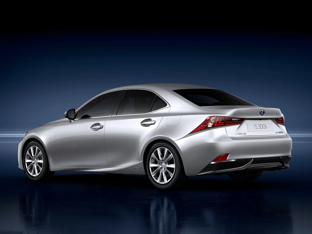 Lexus IS (2014) – zadní tříčtvrteční pohled