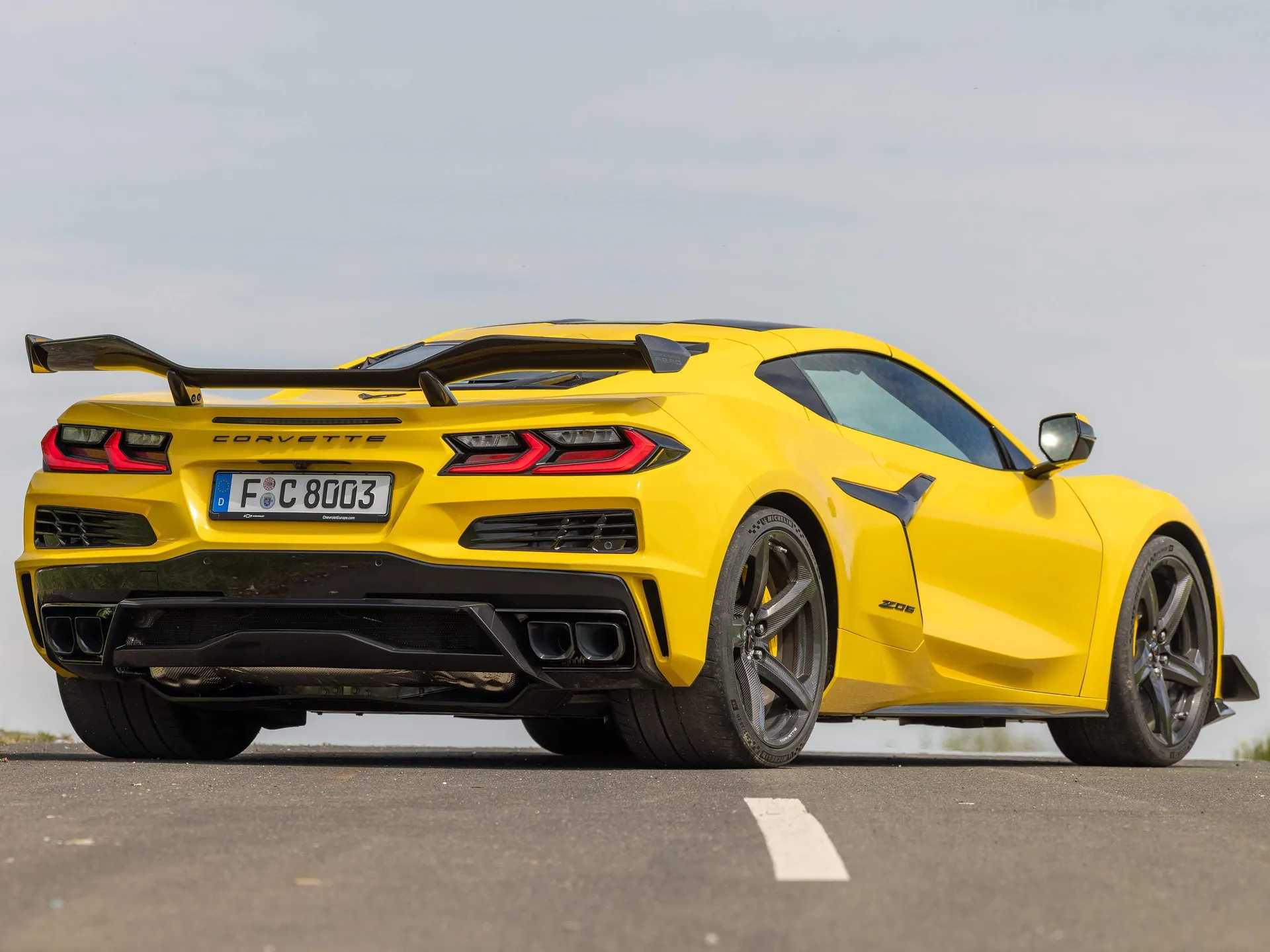 Chevrolet Corvette Z06 [EU] (2026) – zadní tříčtvrteční pohled