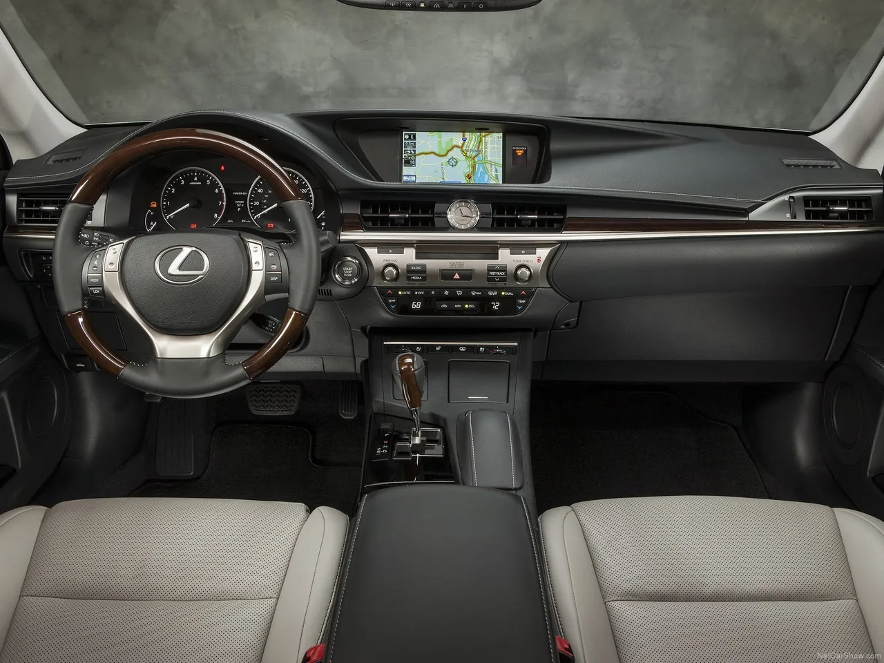 Lexus ES350 (2013) – interiér