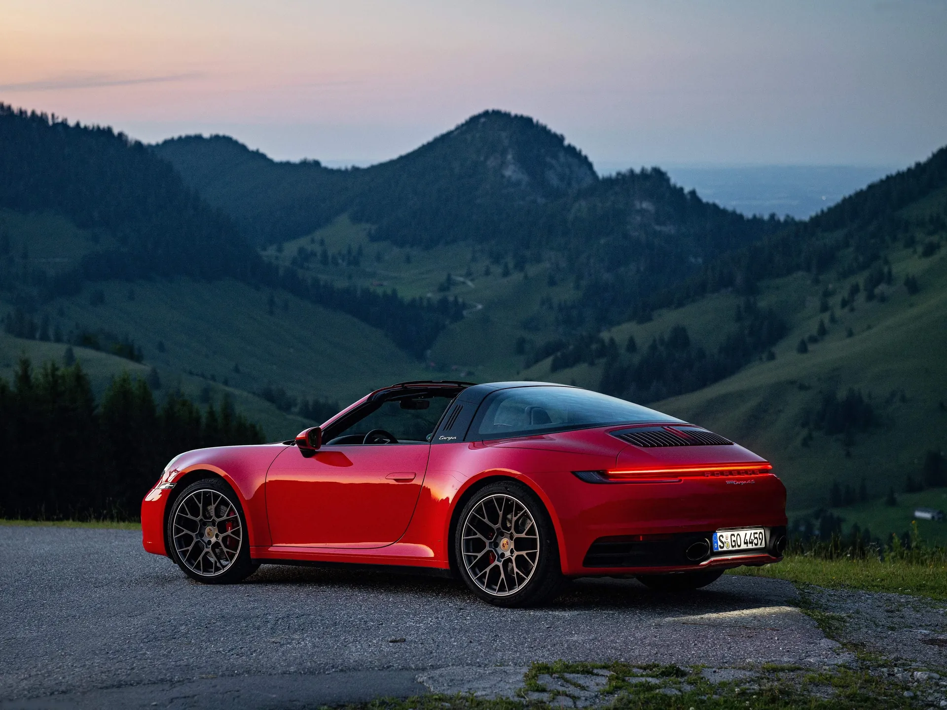 Porsche 911 Targa 4S (2021) – zadní tříčtvrteční pohled