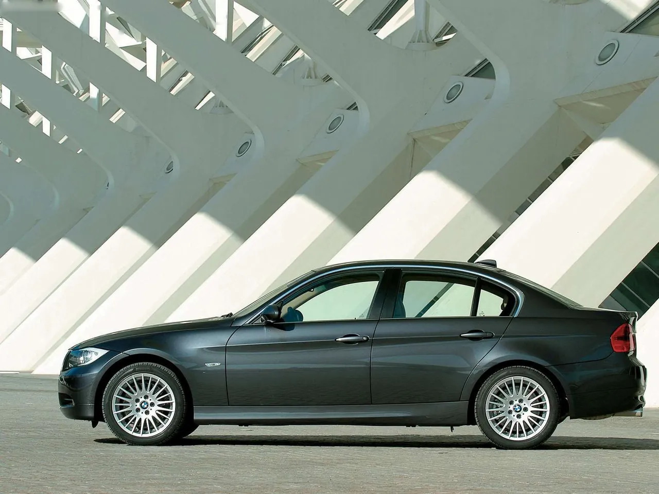 BMW 330i (2006) – boční profil