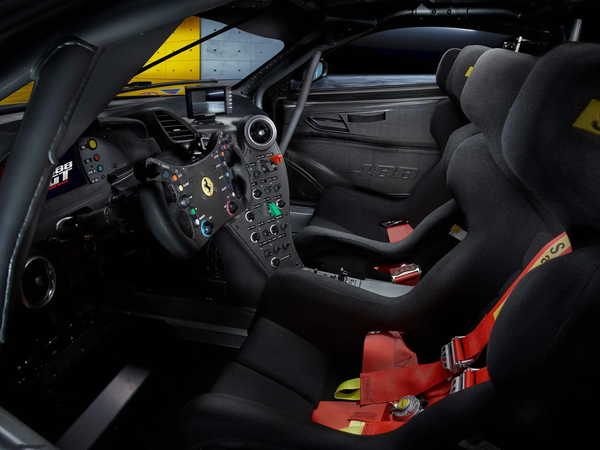 Ferrari 488 GT Modificata (2021) – interiér
