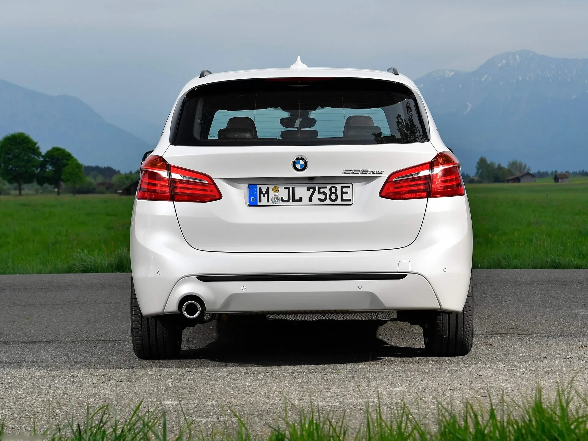 BMW 225xe iPerformance (2019) – zezadu