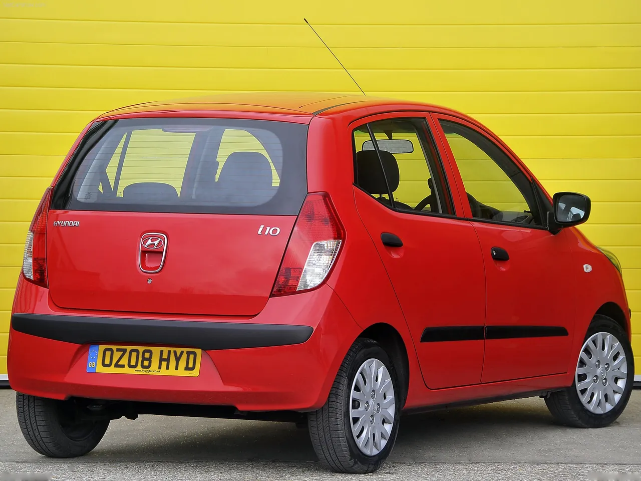Hyundai i10 (2008) – zadní tříčtvrteční pohled