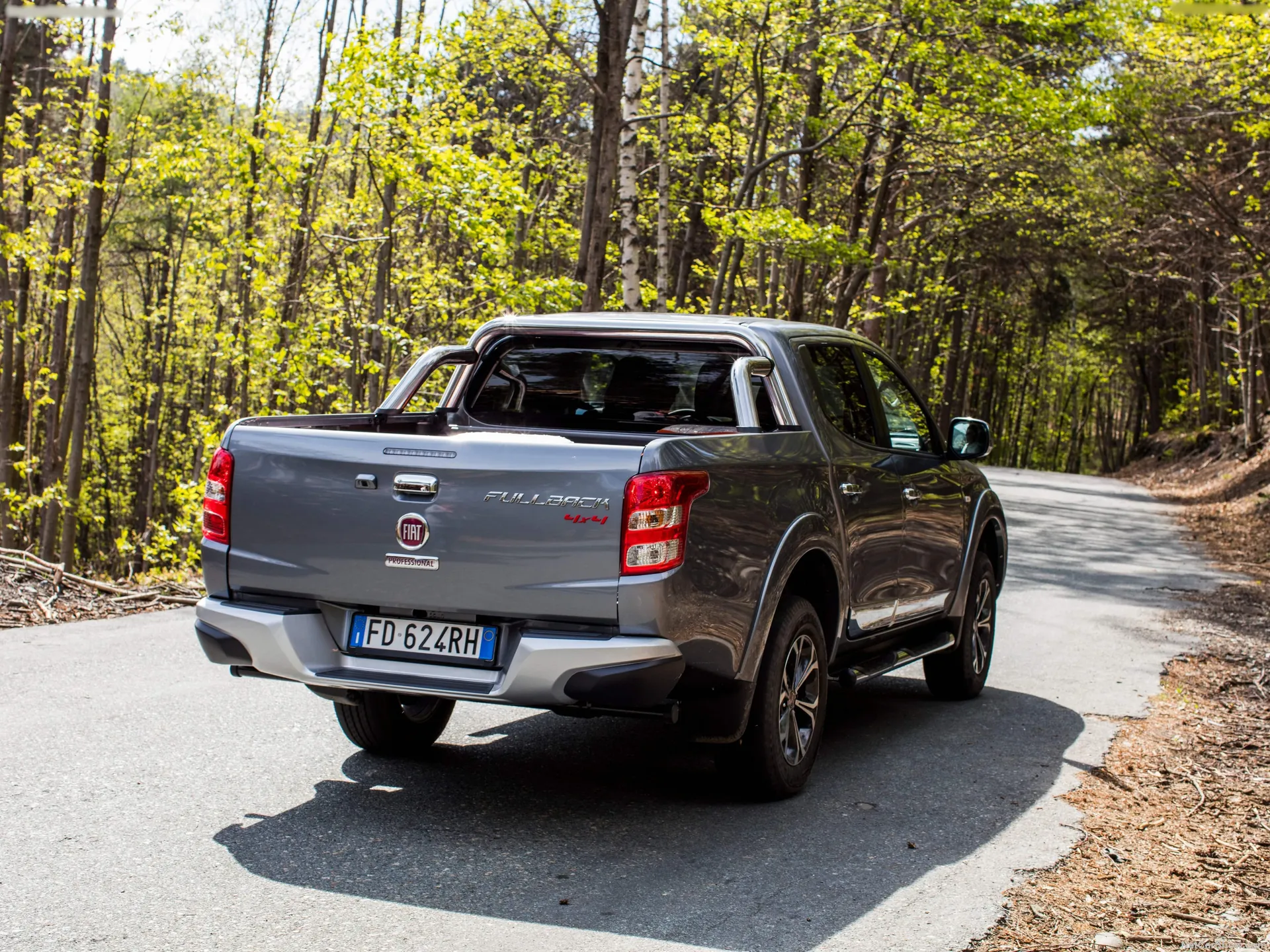 Fiat Fullback (2016) – zadní tříčtvrteční pohled