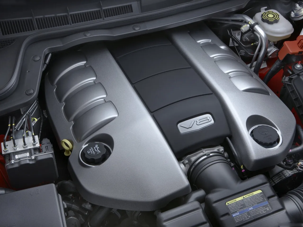 Pontiac G8 GT (2008) – motorový prostor