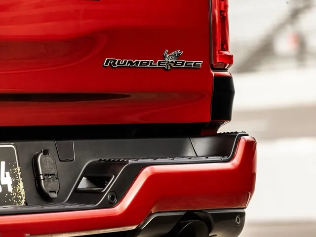 Ram 1500 Rumble Bee 392 (2027)