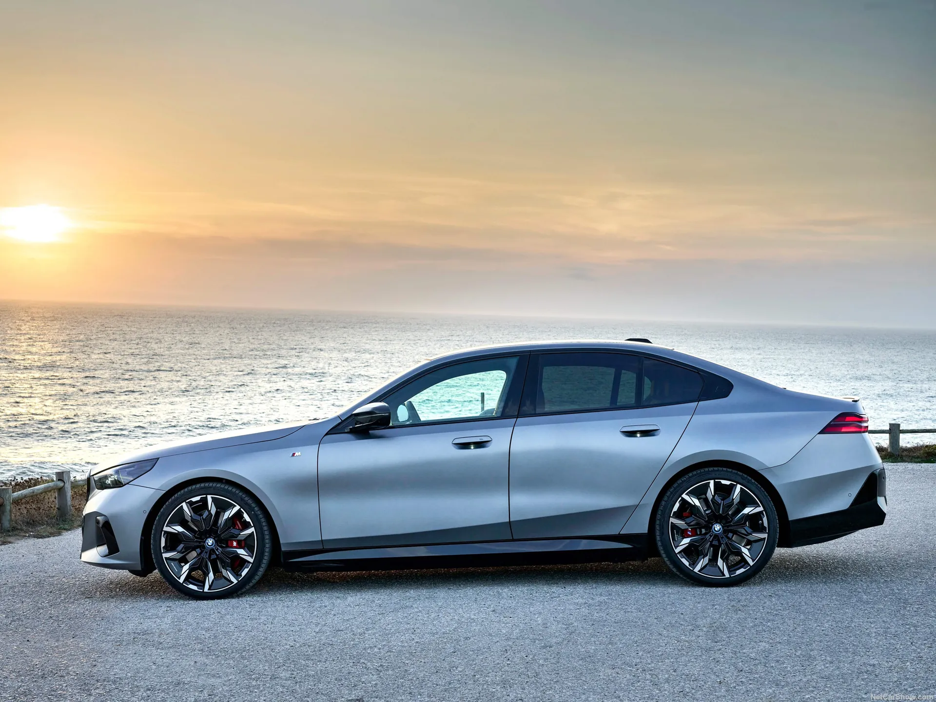 BMW i5 M60 (2024) – boční profil