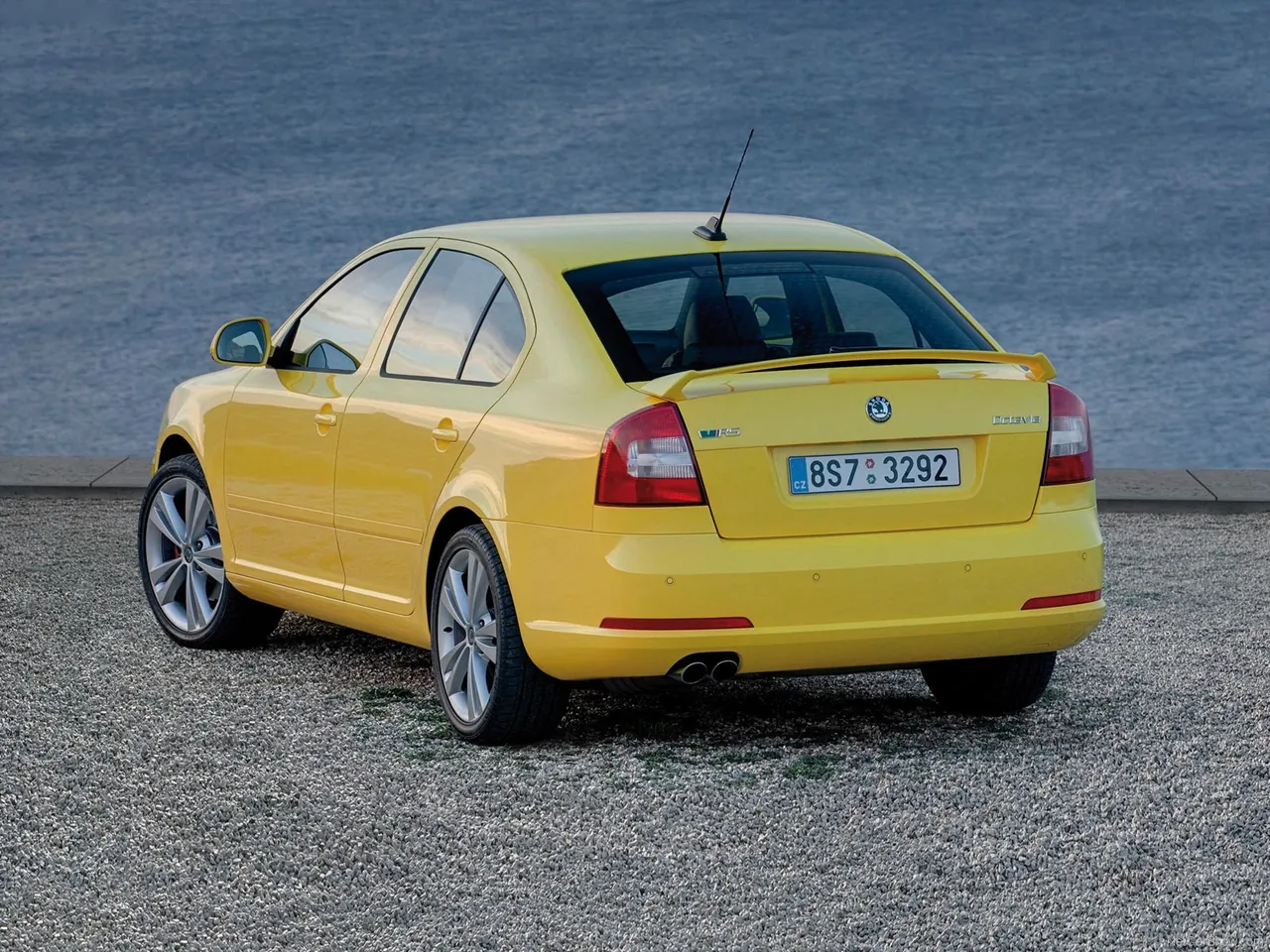 Skoda Octavia RS (2010) – zadní tříčtvrteční pohled