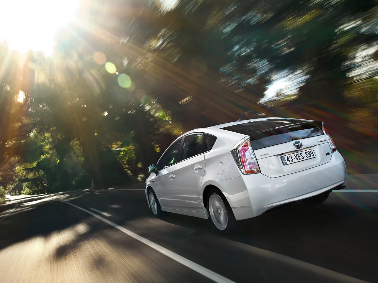 Toyota Prius (2012) – zadní tříčtvrteční pohled