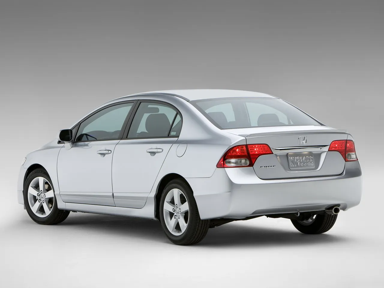 Honda Civic Sedan (2009) – zadní tříčtvrteční pohled