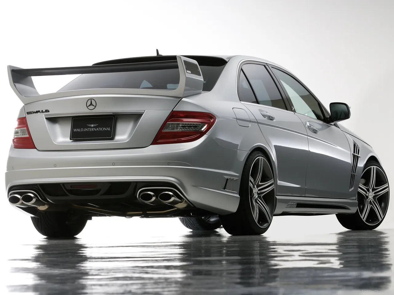 Wald Mercedes-Benz C-Class (2008) – zadní tříčtvrteční pohled