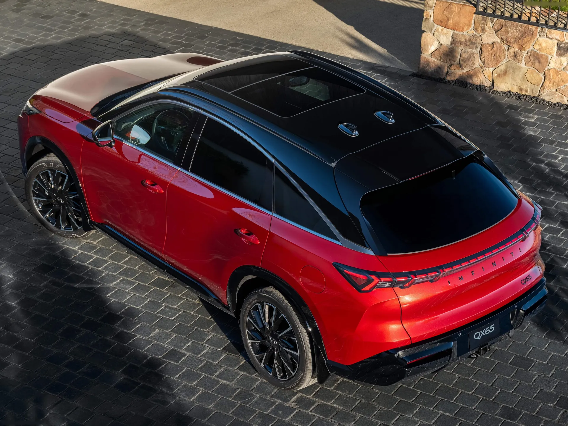 Infiniti QX65 (2027) – zadní tříčtvrteční pohled
