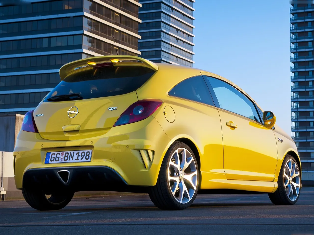 Opel Corsa OPC (2010) – zadní tříčtvrteční pohled