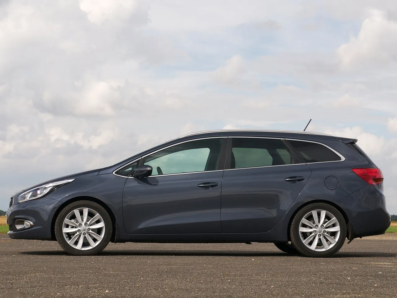 Kia Ceed SW (2013) – boční profil