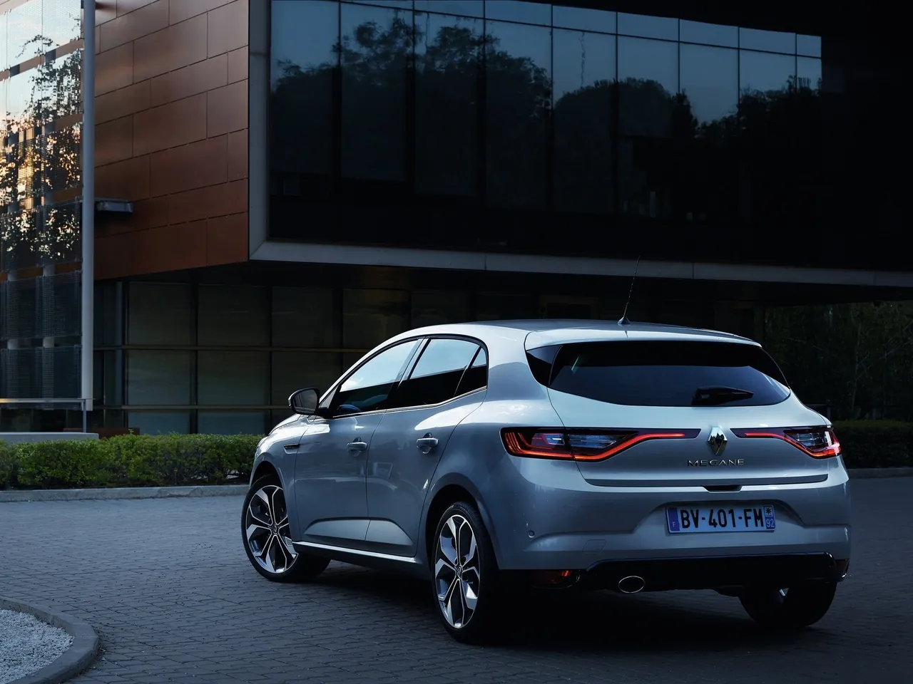 Renault Megane (2016) – zadní tříčtvrteční pohled