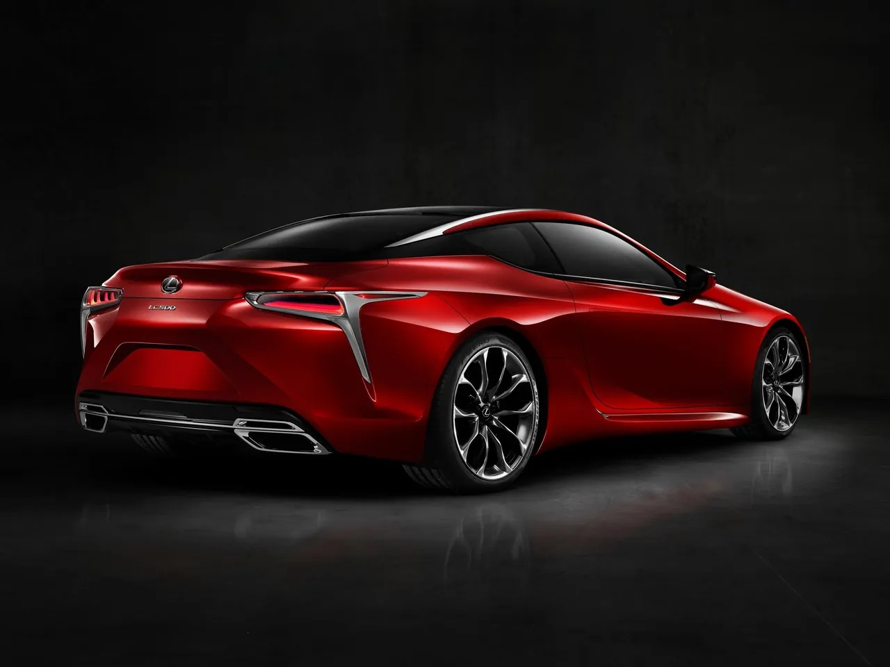 Lexus LC 500 (2017) – zadní tříčtvrteční pohled