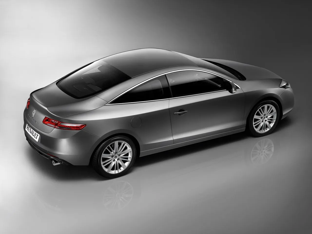 Renault Laguna Coupe (2009) – zadní tříčtvrteční pohled