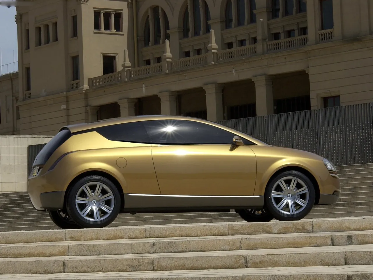 Lancia Granturismo Stilnovo Concept (2003) – boční profil
