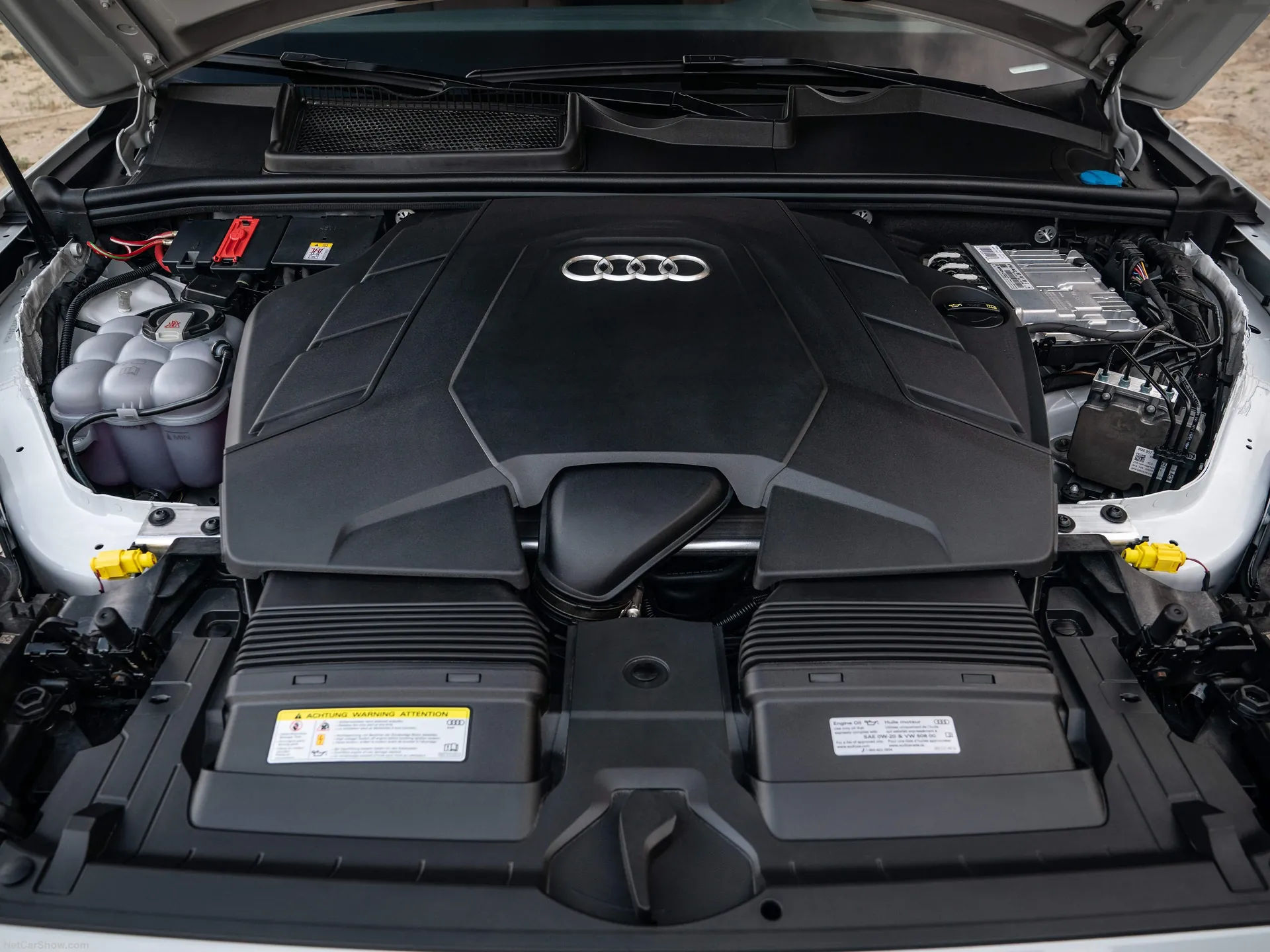 Audi Q7 (2020) – motorový prostor