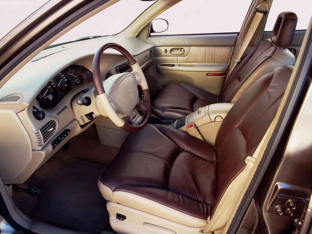 Buick Regal Abboud GS (2004) – interiér