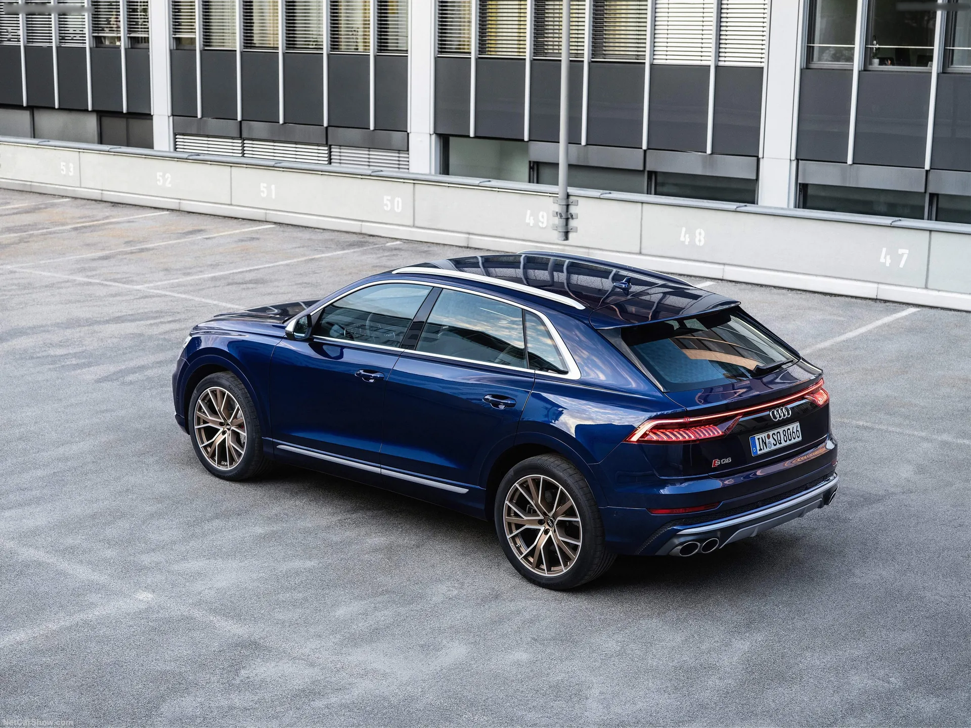Audi SQ8 TFSI (2021) – zadní tříčtvrteční pohled