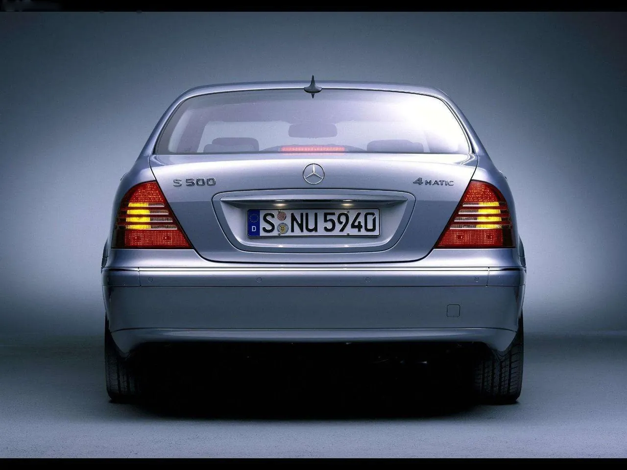 Mercedes-Benz S500 4MATIC (2003) - Rear