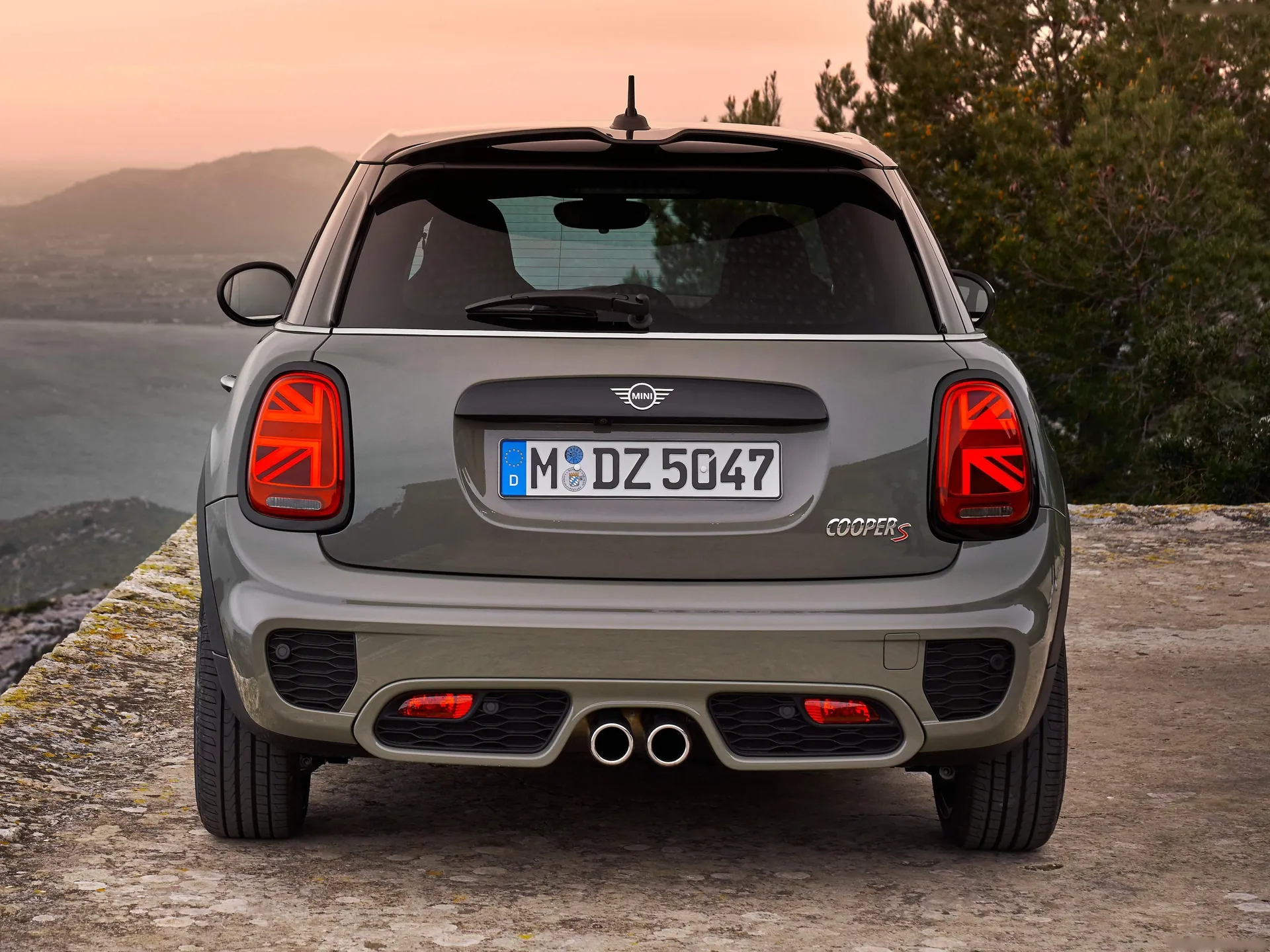 Mini Cooper S 5-door (2019) – zezadu