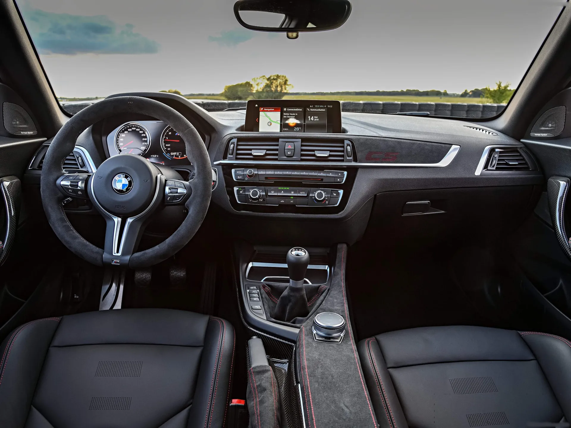 BMW M2 CS (2020) – interiér