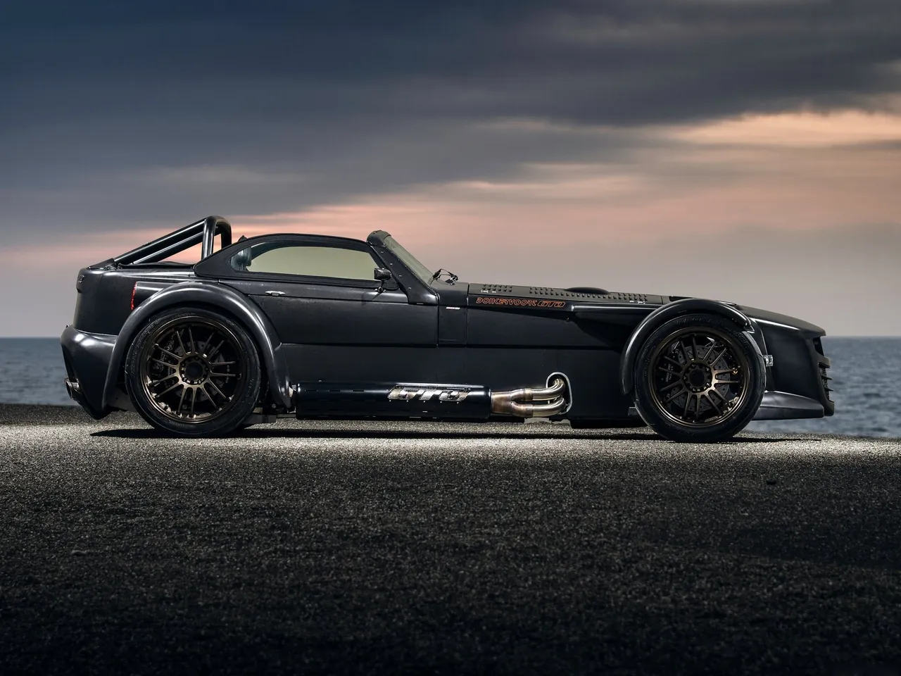 Donkervoort D8 GTO Bare Naked Carbon Edition (2015) – boční profil