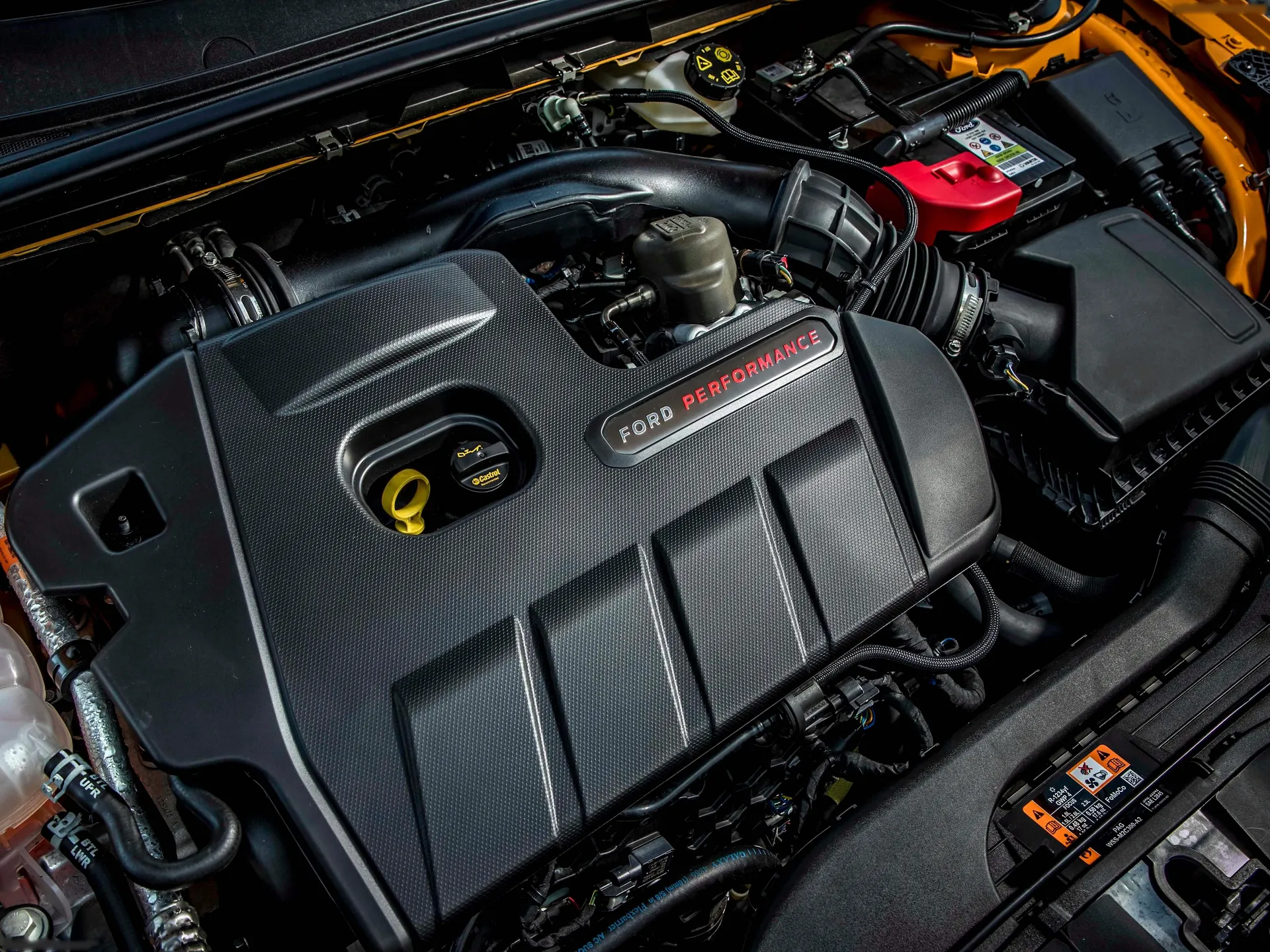 Ford Focus ST (2020) – motorový prostor