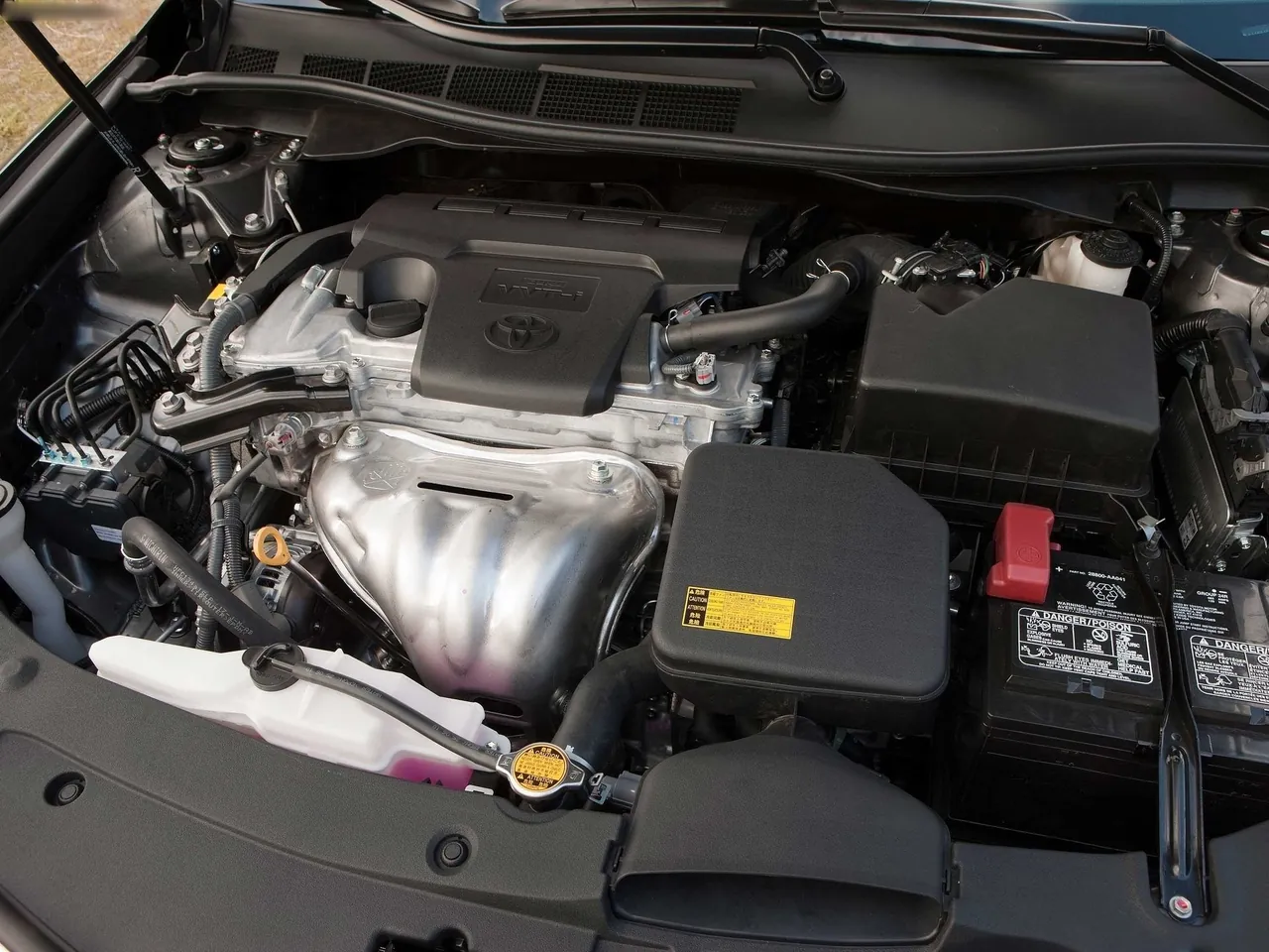 Toyota Camry (2012) – motorový prostor