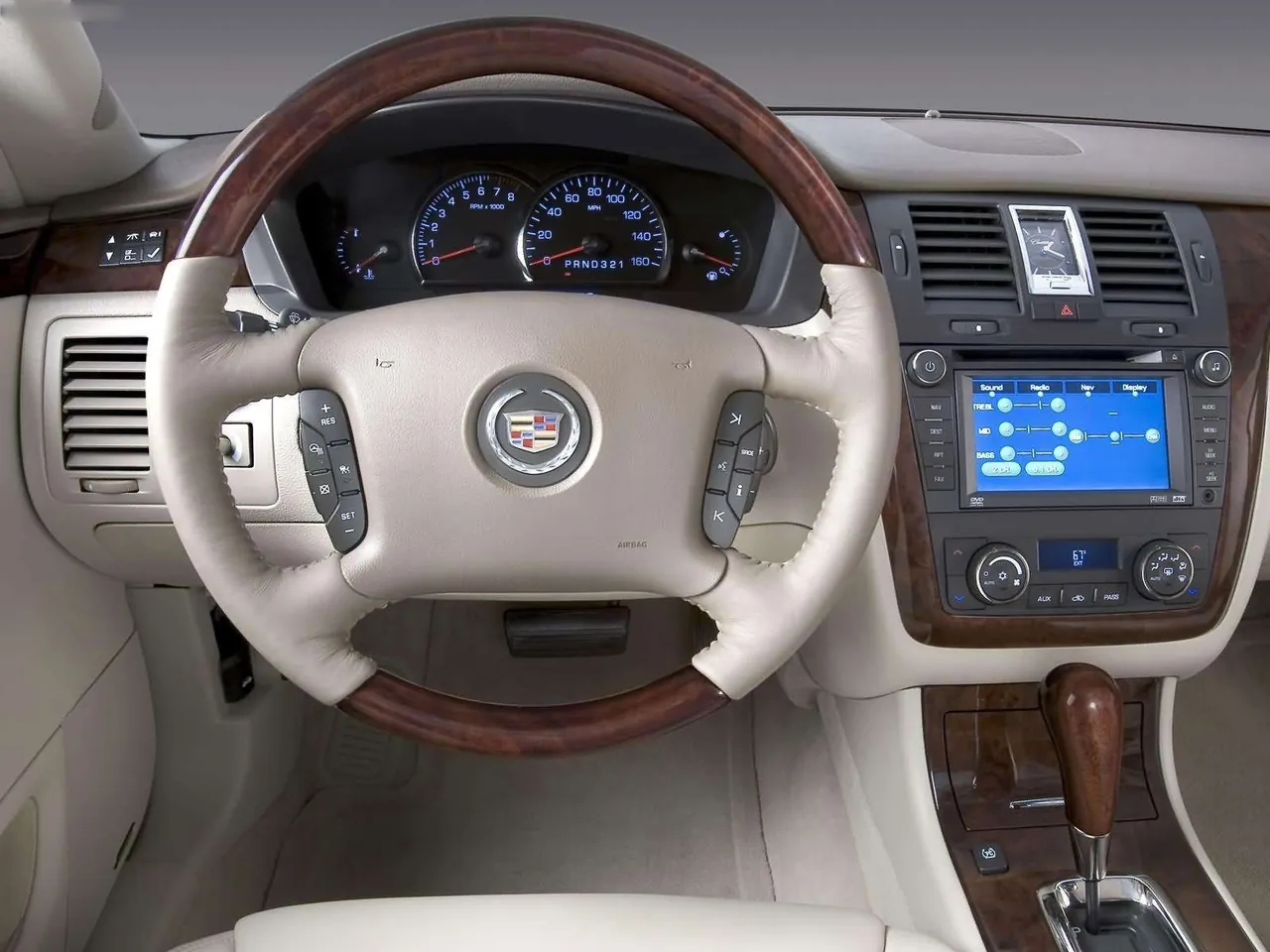 Cadillac DTS (2006) – interiér