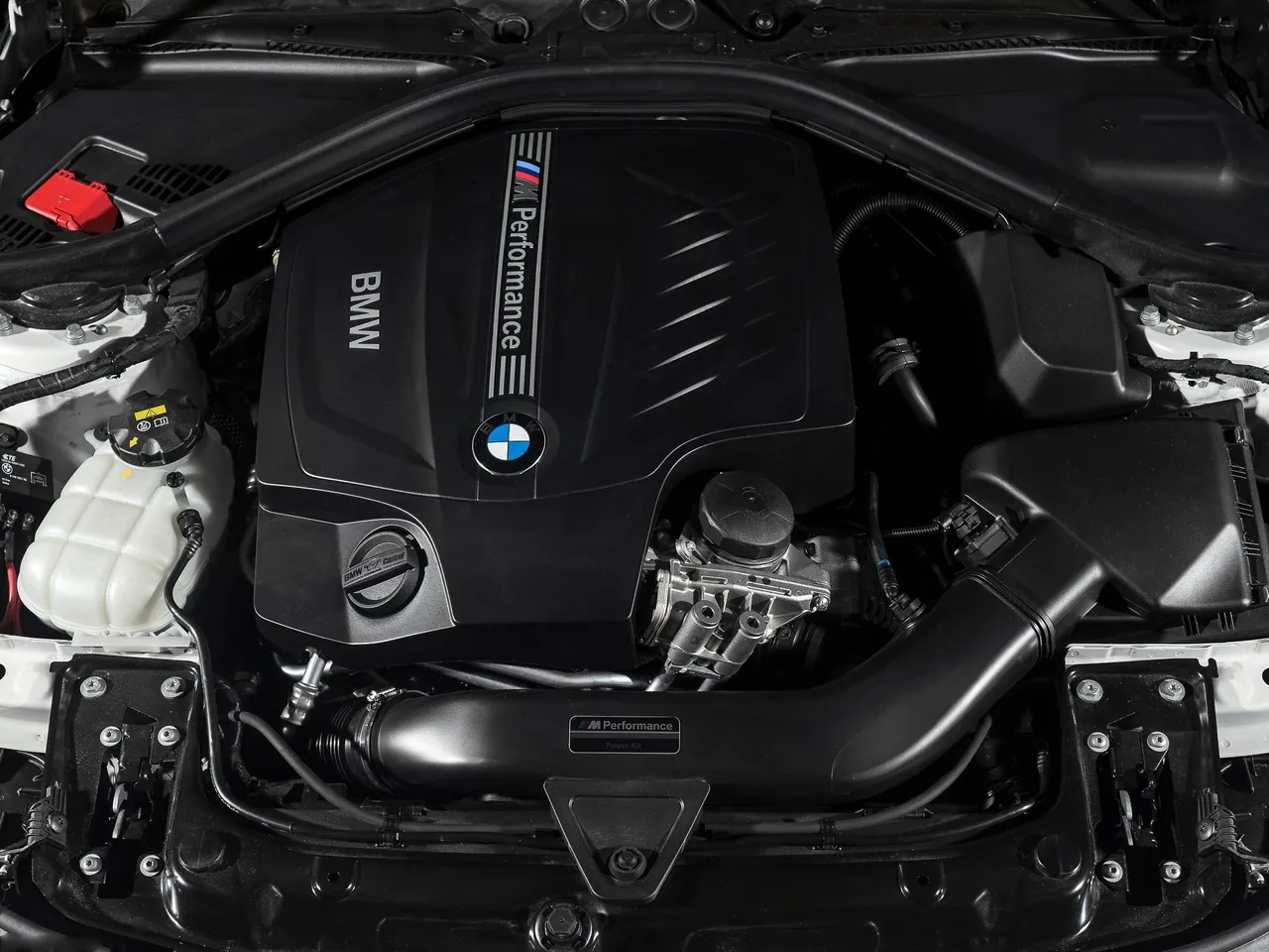 BMW 435i ZHP Coupe (2016) – motorový prostor