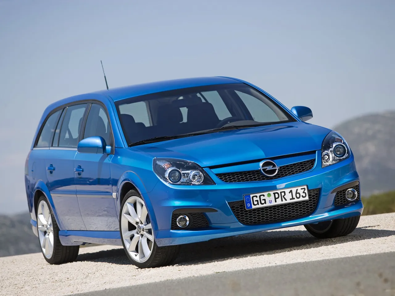 Opel Vectra Caravan OPC (2006)