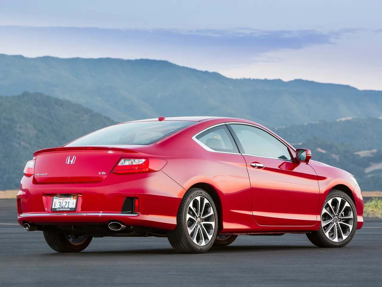 Honda Accord Coupe (2013) – zadní tříčtvrteční pohled