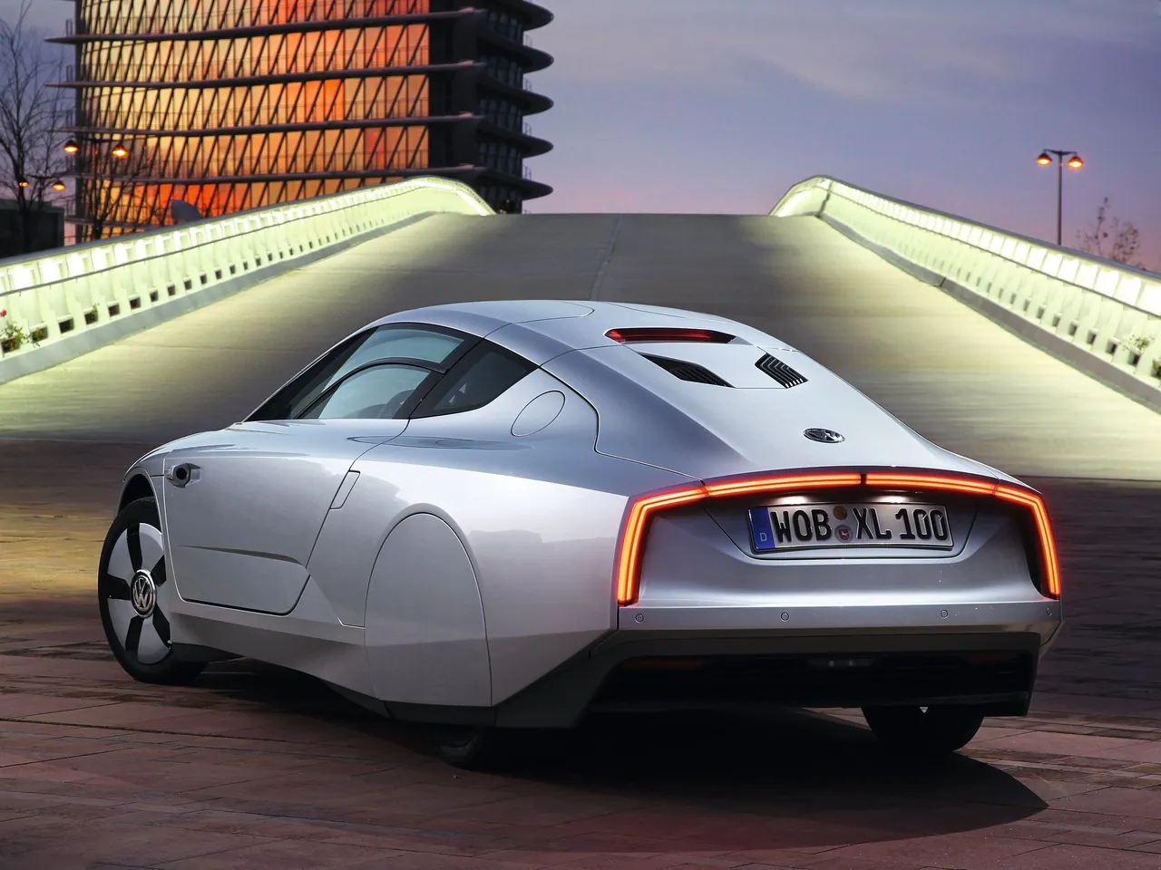 Volkswagen XL1 (2014) - Rear Three-Quarter