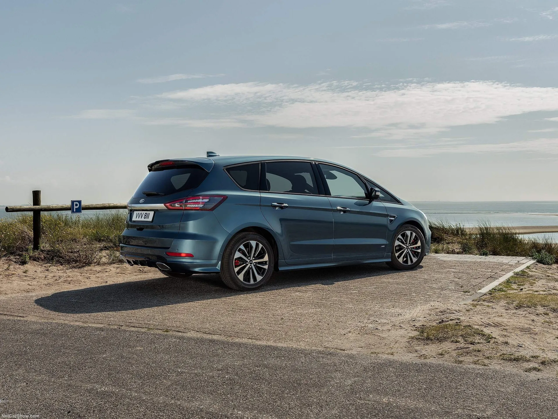 Ford S-MAX (2020) – zadní tříčtvrteční pohled